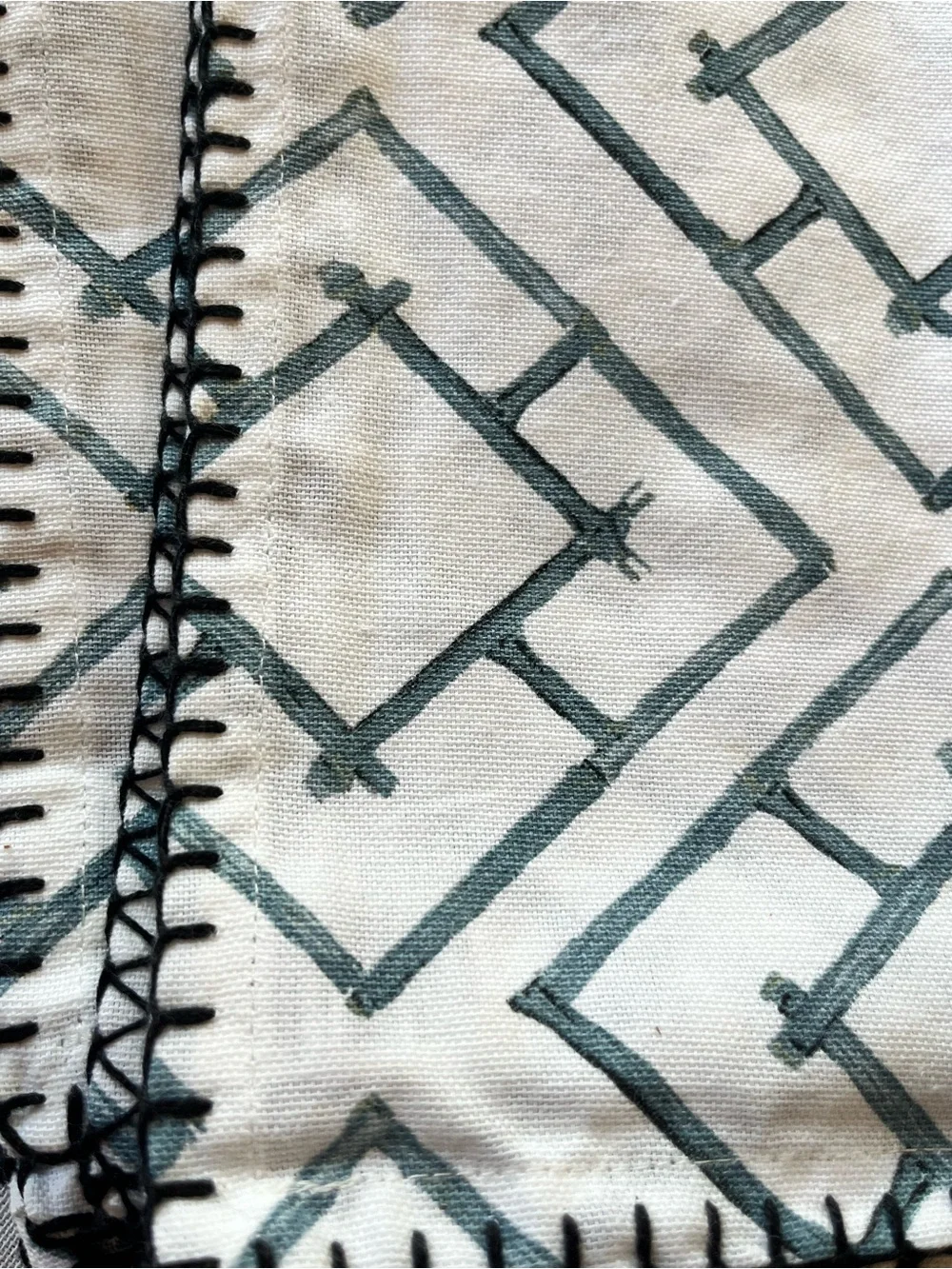 Pier 1 Geometric Pattern Cotton Napkins (4)White & Blue w/Black Stitch Trim NWT
